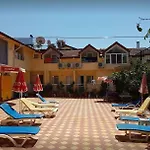 Ξενοδοχείο Happy Nur 3*