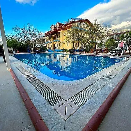 Happy Nur Fethiye